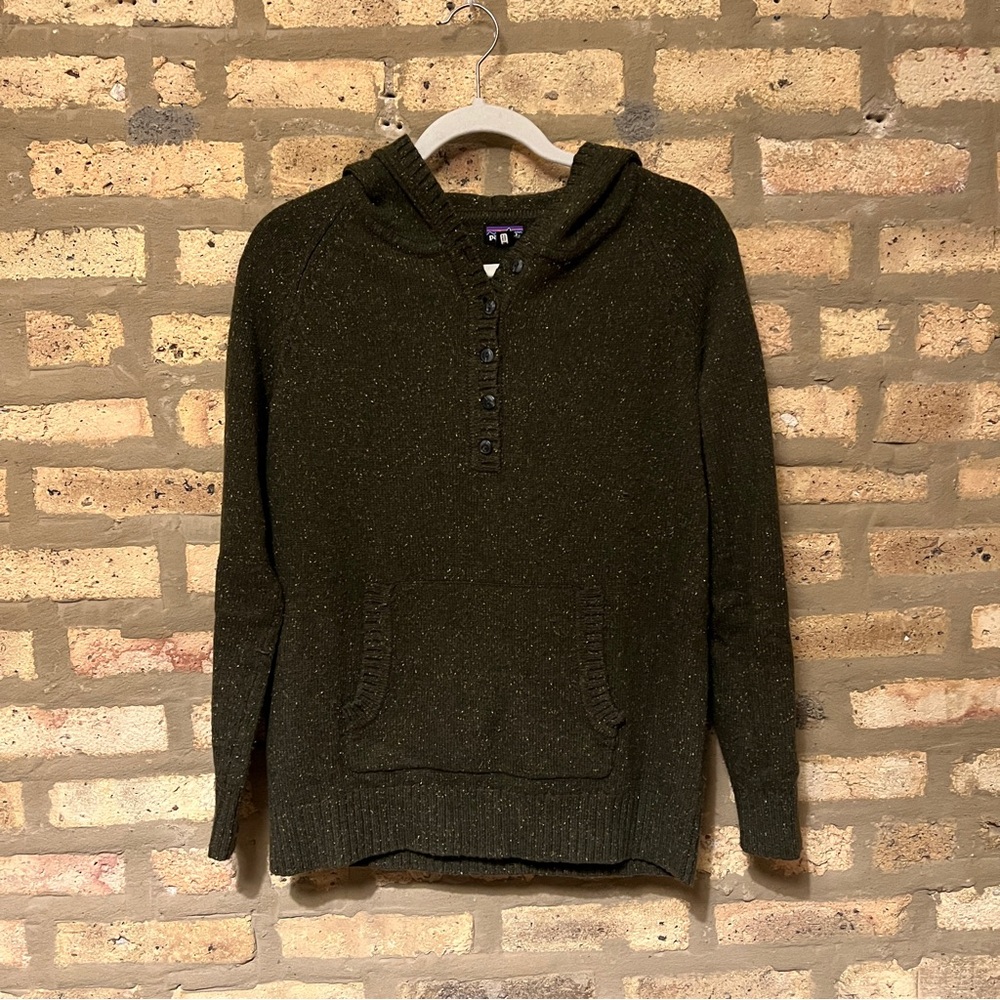 Women’s Patagonia Olive Green speckled Hooded Sweater; size small